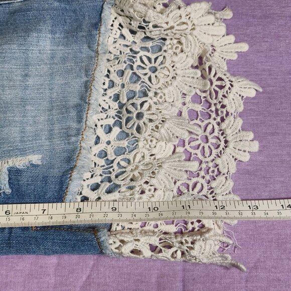 Lord & Taylor Design Lab lace trimmed shorts - Picture 6 of 8